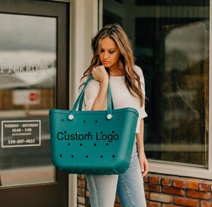 Sac fourre-tout en EVA DIY ajouré avec breloques, imperméable, résistant au sable, lavable, grande capacité, en caoutchouc de silicone, pour la plage et les fêtes au bord de la piscine - Product Image 1