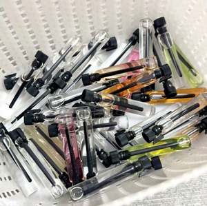 Perfume de Feromonas Naturales en Miniatura, con Señales Químicas de Atracción, para Mejorar el Instinto Linguístico Biológico, Marca Privada, para Mujeres - Product Image 1