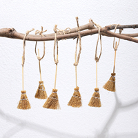 Mini balai de sorcière KZR pour Halloween avec herbe de la pampa, décoration artisanale en plastique, marque très vendue pour enfants