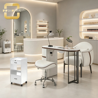 Station de travail professionnelle pour ongles avec design à bords incurvés et grand plateau pour salon d'esthétique