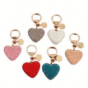 Llavero de aleación metálica con forma de corazón brillante para llaves de coche, bolso, bonito y elegante, con borla, regalo para el Día de San Valentín - Product Image 1