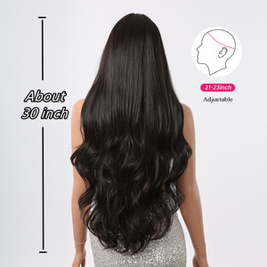 Peluca ondulada de cuerpo largo negro al por mayor de fábrica para mujer pelucas onduladas naturales sintéticas con flequillo fibra de pelo falso de fiesta diaria - Product Image 6