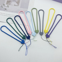 Nouveau cordon de téléphone en silicone en forme de cœur, dragonne de poignet souple au toucher silicone, cordon d'écouteurs en forme d'éventail, cordon court pour clé USB
