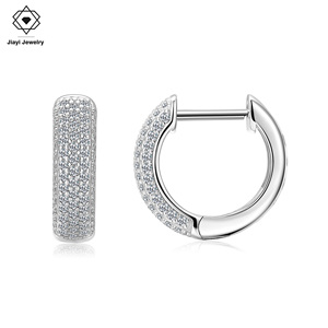 <span class=keywords><strong>Orecchini</strong></span> a Cerchio in <span class=keywords><strong>Argento</strong></span> Sterling S925 con Moissanite da 0,7 CTW, Design Rettangolare Scintillante con Pavé - Product Image 1