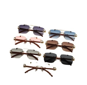 Occhiali da Sole Vintage di Design Senza Montatura in Metallo con Aste in Legno e Protezione UV400 <span class=keywords><strong>per</strong></span> Unisex - Product Image 6