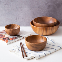 Ensemble de grands bols de cuisine en bois d'acacia, bols à soupe à salade en bois massif