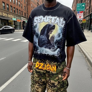 เสื้อยืดคอกลมพิมพ์ลายขอบดิบแบบกำหนดเองสำหรับ OEM เสื้อยืดโอเวอร์ไซส์ทรงหลวมประดับคริสตัล ขายส่ง - Product Image 1