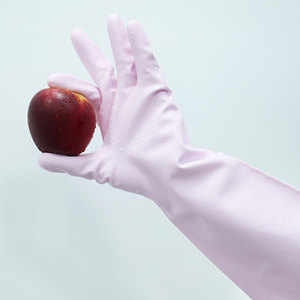 Gants de nettoyage ménager roses de qualité supérieure, durables, flexibles, sans latex, en nitrile, réutilisables, imperméables, taille moyenne, avec bordure perlée, personnalisables OEM - Product Image 4