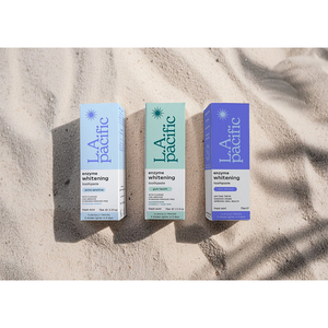 Boîtes d'emballage cosmétiques en carton argenté avec impression UV personnalisée, laminage mat, avec doublure en éponge pour crème pour le visage et blush - Product Image 1