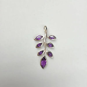 Pendentif en forme de feuille vintage d'améthyste naturelle en argent sterling 925 avec pendentifs à breloques fines en plaqué or Matériau principal Or - Product Image 1