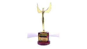 Trophée de reconnaissance pour événements d'entreprise et récompenses annuelles de performance, style ange doré, avec base ronde pour les réalisations. - Product Image 3