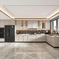 Mobili da Cucina Bianchi Senza Maniglie, Pannelli Lisci in Rovere Caldo, Mensole Aperte, Paraschizzi in Marmo, Elettrodomestici Integrati, Cucina Moderna