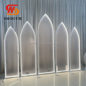 Arche de mariage lisse avec éclairage LED, cadre métallique et panneaux de fond métalliques pour décorations de scène de mariage - Product Image 6