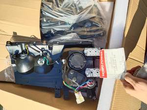 Lato sinistro e destro LG9704720001 LG9704720001 parti della cabina del camion - Product Image 4