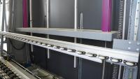 Machine automatique de pressage servo-assisté pour le remplissage de verre isolant à double vitrage et le traitement profond du verre