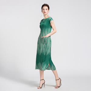 Verano de 2020 la nueva Europa manga corta cuello en o color menta <span class=keywords><strong>vestido</strong></span> MIDI de rayas Miyake <span class=keywords><strong>vestido</strong></span> con volantes - Product Image 6