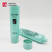 Emballage en tube plastique de 30 ml et 50 ml, couleur personnalisée, avec bouchon à vis haut pour les soins cosmétiques et les trousses de toilette de voyage