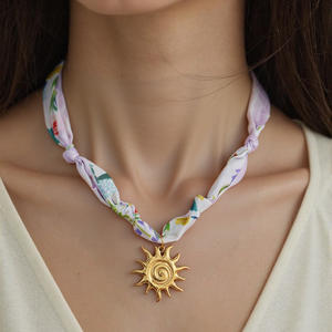 قلادة أنيقة على طراز INS قلادة وشاح على شكل فراشة وقلب حرير وشاح الشمس قلادة باندانا - Product Image 6