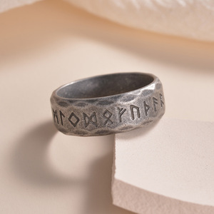 Venta al por mayor de acero inoxidable retro Odin nórdico vikingo amuleto <span class=keywords><strong>runa</strong></span> hombres anillo moda palabras Retro Boho joyería anillos de dedo para hombres - Product Image 4