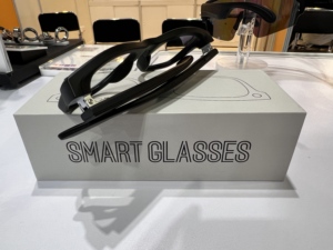 Gafas Inteligentes MT5 Ultra con IA, Cámara HD de 8MP, Traducción de Diálogos de Texto por IA, Activación por Voz, Hey Turbo, IP65, 8MP píxeles - Product Image 6