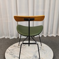 Chaise de salle à manger professionnelle style Iconic Ant avec dossier sablier, rembourrée en mousse souple, pieds en métal, pour café et restaurant