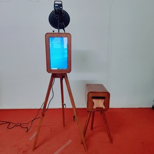 Cabina de Fotos con Pantalla Táctil de 18.5 Pulgadas, Estilo Vintage de Madera, Kiosco para iPad, Esencial para Bodas y Fiestas - Product Image 5