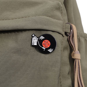 Retro Musikplatten Soft-Emaille Metall-Pins Anpassbare 'MUSIK HEILT MEINE SEELE' Broschen Anstecknadeln Lustige Großhandelsware - Product Image 3