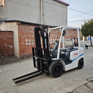 Montacargas Usado TCM 25 con Desplazamiento Lateral, 2.5 Toneladas, Motor <span class=keywords><strong>Isuzu</strong></span> Original de Marca Japonesa, Modelo FD25T3, Alta Eficiencia, en Stock - Product Image 3