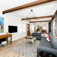 Poutres en Faux Bois PU Modernes pour Plafond, Toutes Tailles (1' à 24'), Plusieurs Couleurs Disponibles, Vente Chaude