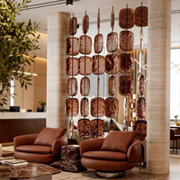 Moderne Maßgefertigte Glas-Raumteiler Leichte Edelstahl-Hotelteiler Stehlampe Luxus-Hotel-Lobby Villa Restaurant