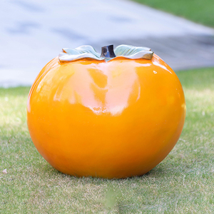 Sculpture d'art réaliste en résine de prune, surdimensionnée, avec surface mate, au design créatif et moderne, pour accent décoratif de jardin et de maison - Product Image 5