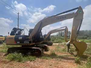 Excavatrice Caterpillar 320D d'occasion, 32 tonnes, faible nombre d'heures, certifiée CE, modèle 2022, moteur Sdec, capacité de la benne de 1,2 m³, boîte de vitesses, pompe - Product Image 3