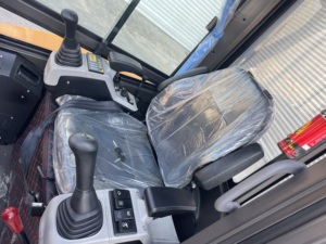 Miniexcavadora de 2.7 Toneladas con Motor Diésel y Sistema Hidráulico Hengli, 1 Año de Garantía, Personalizable, Compacta, Maquinaria de Construcción - Product Image 6