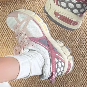 Zapatos deportivos de tacón cerrado de cuero genuino rosa con suela antideslizante y ligera, zapatos de cuero de lujo para mujer, informales, para caminar. - Product Image 3