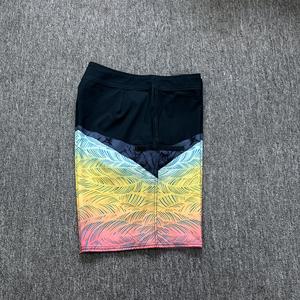 Shorts de sport pour hommes imprimés personnalisés tendance, séchage rapide avec doublure en mesh pour la plage et la salle de sport - Product Image 4
