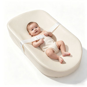 Cambiador de Bebé Ergonómico con Bordes Elevados, Cinturón de Seguridad Ajustable, Tapete Antideslizante para Cómoda - Product Image 1