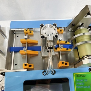 Machine hydraulique entièrement automatique pour l'emballage des boissons avec poinçonnage, découpe et scellage intégrés, personnalisable - Product Image 3
