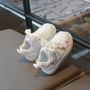 أحذية رياضية حمراء للكاحل بتصميم كرتوني للعام الجديد <span class=keywords><strong>2026</strong></span>، أحذية بيضاء عصرية متعددة الاستخدامات للفتيات الصغيرات - Product Image 5