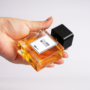 Bottiglia di profumo Vintage in vetro ambrato da 50ml con tappo in legno scuro per nicchia colonia Logo personalizzato quadrato vuoto flacone Spray - Product Image 3