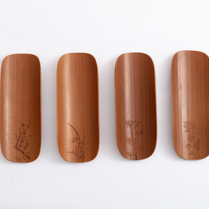 Juego de 4 cucharas de té de bambú talladas con motivos de ciruela, orquídea y crisantemo, pulidas a mano para la ceremonia del té. - Product Image 1