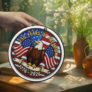 Attrape-soleil en vitrail 250 ans de liberté 1776-2026 Aigle Drapeau américain Pendentif à suspendre à la fenêtre - Product Image 3