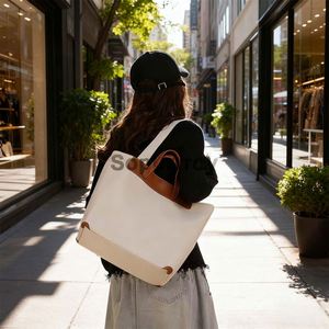 Bolsa de Mano de Algodón con Logotipo Personalizado, Gran Capacidad, Convertible a Bandolera, Ideal para Personalización y Uso Diario - Product Image 3