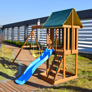 Casa de juegos de madera de gran venta con columpios, tobogán azul y toldo - Parque infantil resistente a la intemperie para niños - Product Image 4