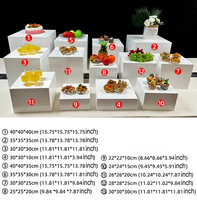 Ensemble de piédestaux en cube empilables en acrylique blanc personnalisé pour buffet de mariage et présentation de desserts de fête