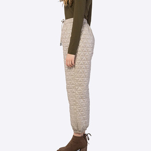 Vente en gros de pantalons de loisirs personnalisés, matelassés classiques pour femmes, pantalons de jogging cargo, pantalons, joggers superposés - Product Image 3