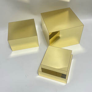 Set di 3 Alzatine per Buffet in Acrilico Dorato, Cubi Espositivi a 5 Lati con Specchio Dorato per Torte, Cupcake e Alimenti - Product Image 3