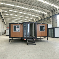 Maison modulaire surélevée extensible et étanche avec pieds réglables pour terrains inégaux