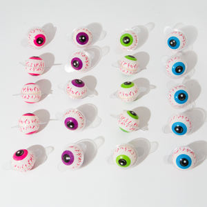 Vente en gros de bonbons halal en forme de boule pour les yeux 8.2g de bonbons gommeux mous en forme de globe oculaire 3D avec <span class=keywords><strong>confiture</strong></span> de fruits bonbons à la <span class=keywords><strong>gélatine</strong></span> aigre - Product Image 6