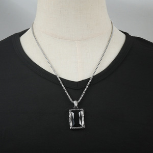 yunnique Collier pendentif en acier inoxydable avec pierre précieuse noire, forme géométrique, serti clos, bijoux de mode pour homme - Product Image 4