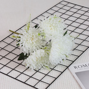 Ramo <span class=keywords><strong>de</strong></span> <span class=keywords><strong>Flores</strong></span> Artificiales <span class=keywords><strong>de</strong></span> Crisantemo con Siete Cabezas en Forma <span class=keywords><strong>de</strong></span> Garra <span class=keywords><strong>de</strong></span> Dragón para Ofrendas <span class=keywords><strong>de</strong></span> Qingming, Adoración <span class=keywords><strong>de</strong></span> Tumbas, Suministros Funerarios, Seda Dorada - Product Image 3